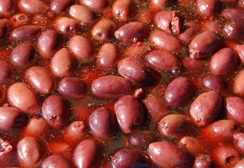 Ekologiczne czarne oliwki bez pestek w rosole, pojemnosc 20 kg, ATG 11 kg