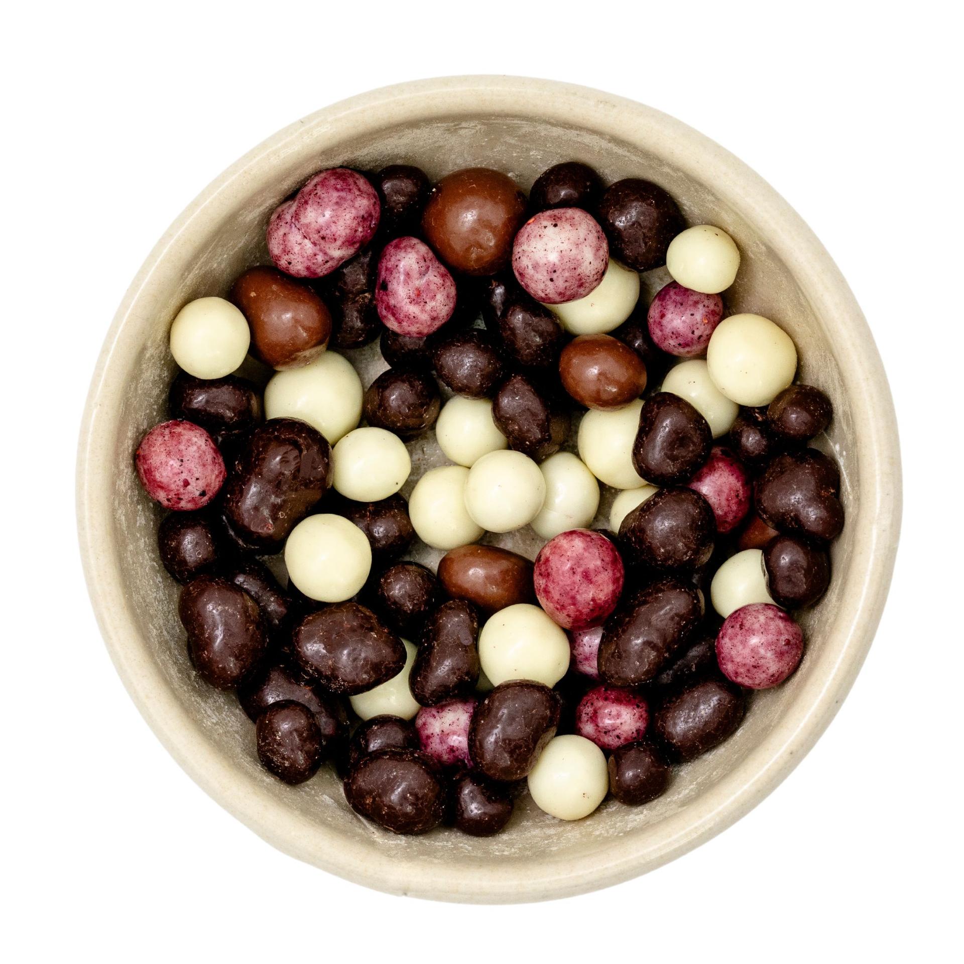Borówki, maliny i kawalki truskawek w trzech rodzajach czekolady ekologicznej Fairtrade 5kg